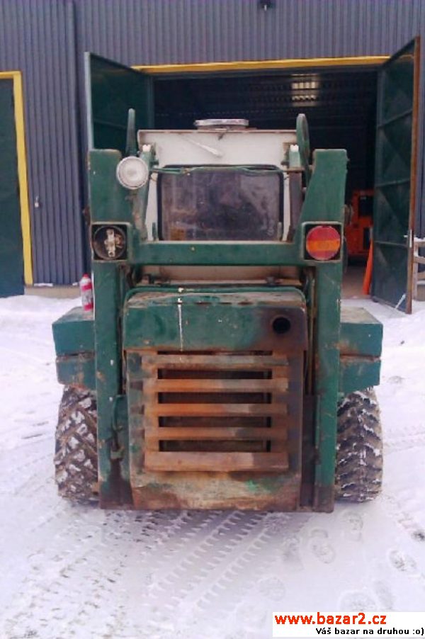 ZTS UNC 061 smykový nakladač  , r.v. 1991, barva