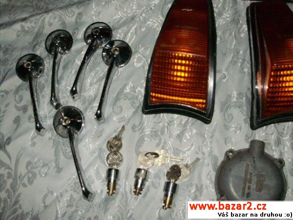 Tatra 613 - chromák: lampy...