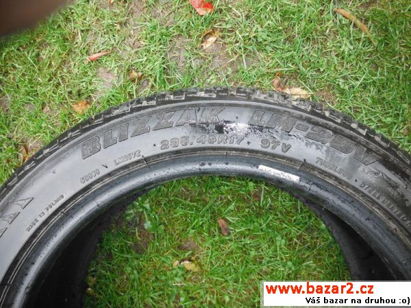 Pneu 235/45 R17 97V, 8mm 