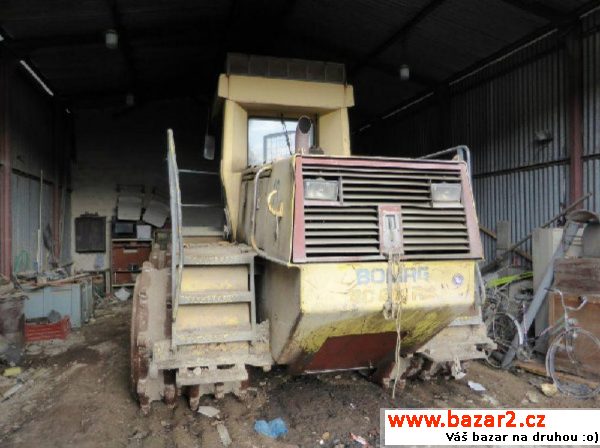 Bomag 601 kompaktor 28t  , r.v. 1993, barva žlutá,