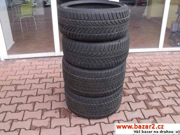 Sada zimních pneu Porsche apod..