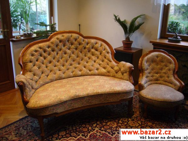 Restaurovaná sofa a křeslo