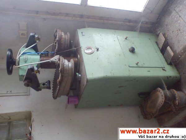 Obuvnický hydraulický spodkový lis 