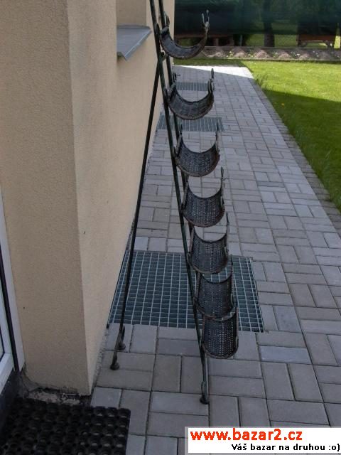 Stojan na víno