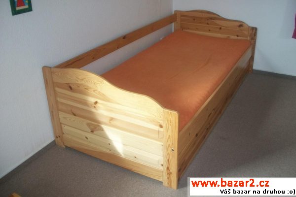 Postel z masivu s úložným prost.