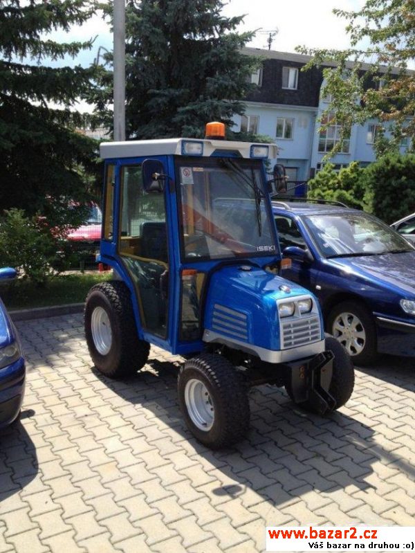Malotraktor Iseki s kabinou