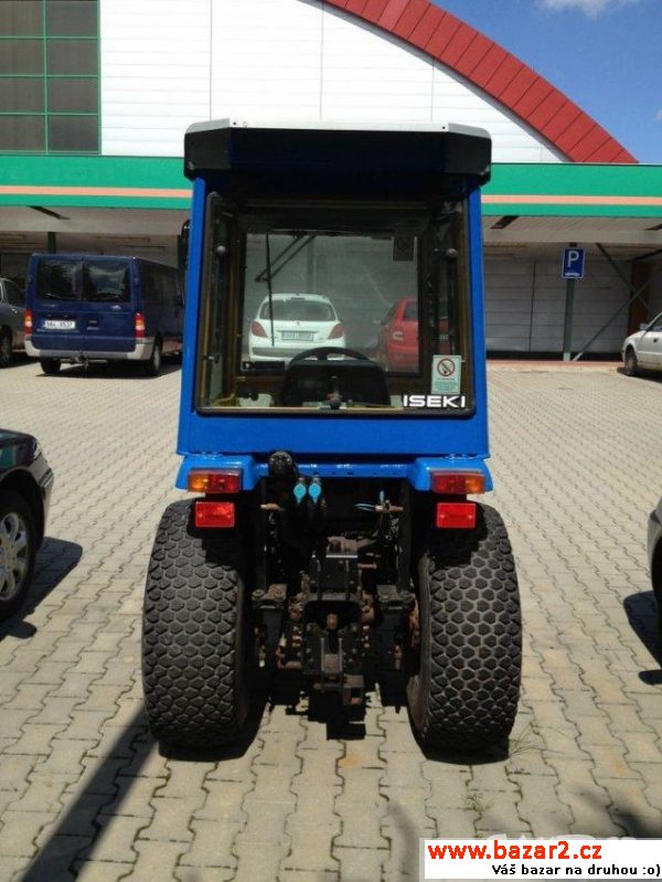 Malotraktor Iseki s kabinou