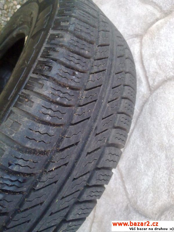 Pneu Michelin 175/70 R13