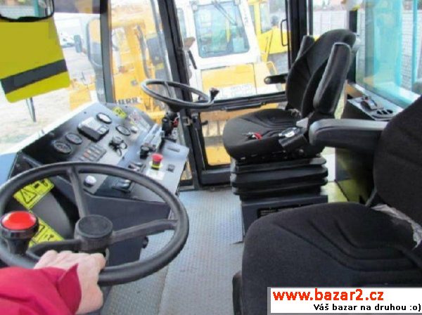 Ammann AP 240 válec 12,5t  74kW, r.v. 2011, barva