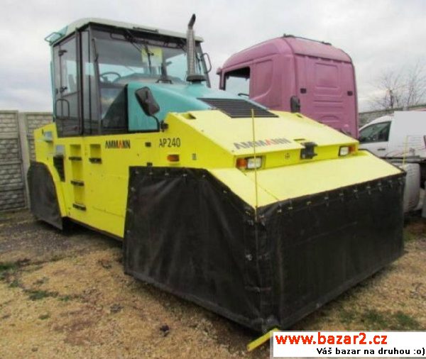 Ammann AP 240 válec 12,5t  74kW, r.v. 2011, barva
