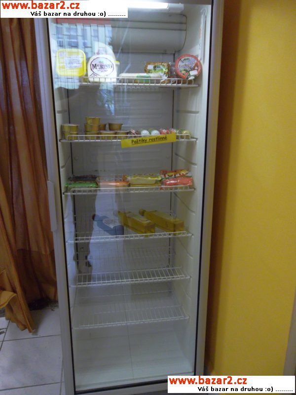 prosklenná lednice