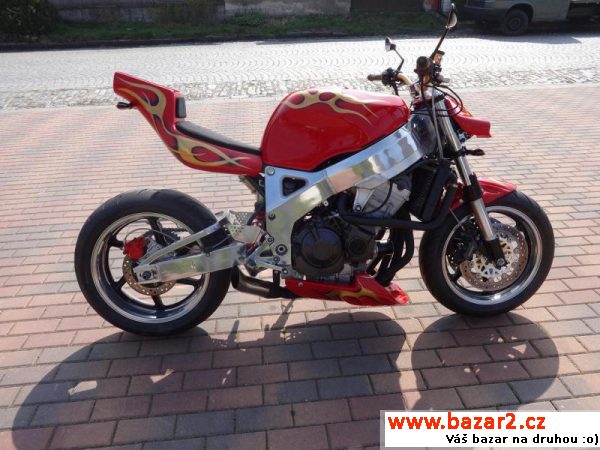 přestavbička Honda CBR 900RR