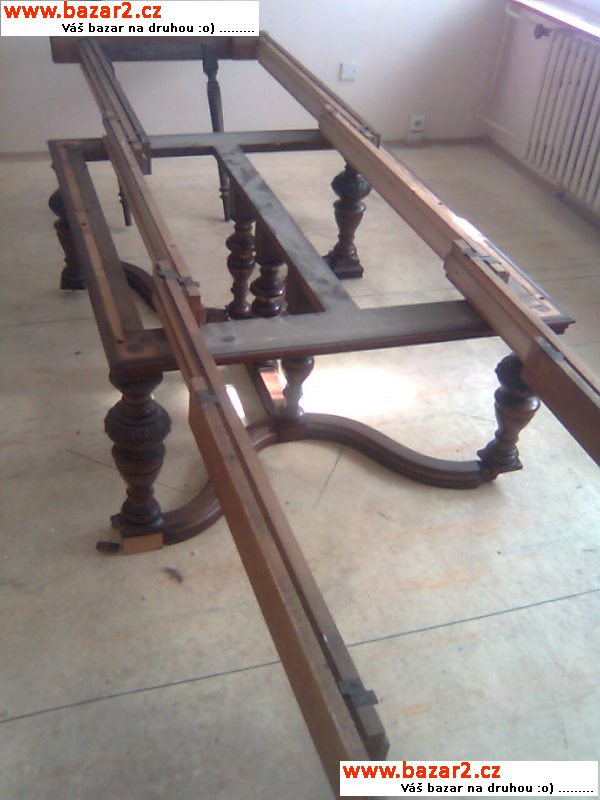 Starožitný stůl