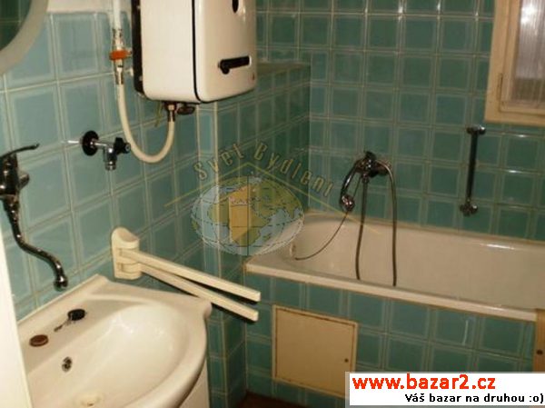 Byt 2+kk, cca 40m2, nevybavený, Praha 10,