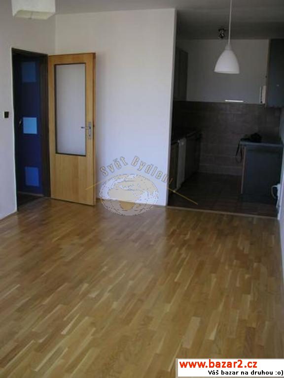 Byt 2+kk, 43 m2, nábytkem nevybavený, Praha 4,