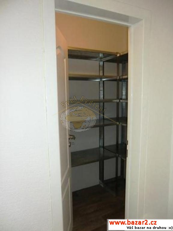 Byt 2+1, 40 m2, nábytkem nevybavený, Praha 4,