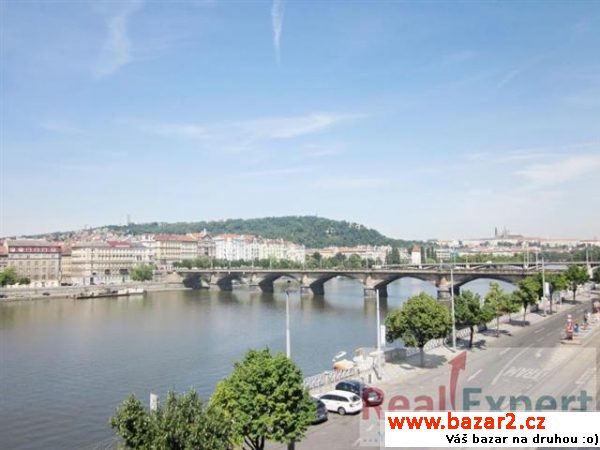 Pronájem reprezentativního bytu 6+1, 200 m2,