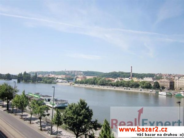 Pronájem reprezentativního bytu 6+1, 200 m2,