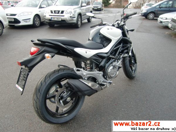 SUZUKI GLADIUS 650