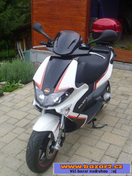 Prodám skútr GILERA RUNNER 50 SP RST, r.v.2011, najeto 310km