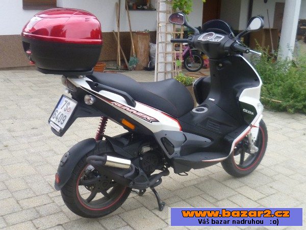 Prodám skútr GILERA RUNNER 50 SP RST, r.v.2011, najeto 310km