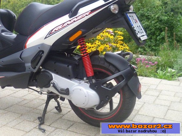 Prodám skútr GILERA RUNNER 50 SP RST, r.v.2011, najeto 310km