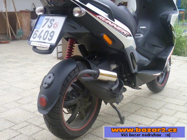 Prodám skútr GILERA RUNNER 50 SP RST, r.v.2011, najeto 310km