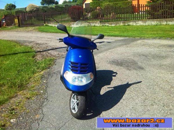 PRODÁM maxiskútr PIAGGIO HEXAGON