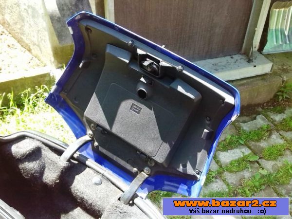 PRODÁM maxiskútr PIAGGIO HEXAGON